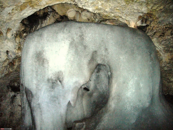 Ледяные сталагмиты Аскинской